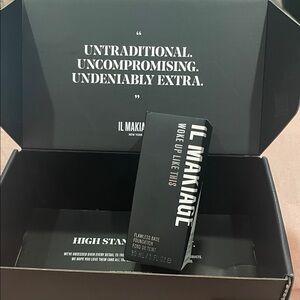 IL MAKIAGE Woke Up Like This Foundation in Black Packaging